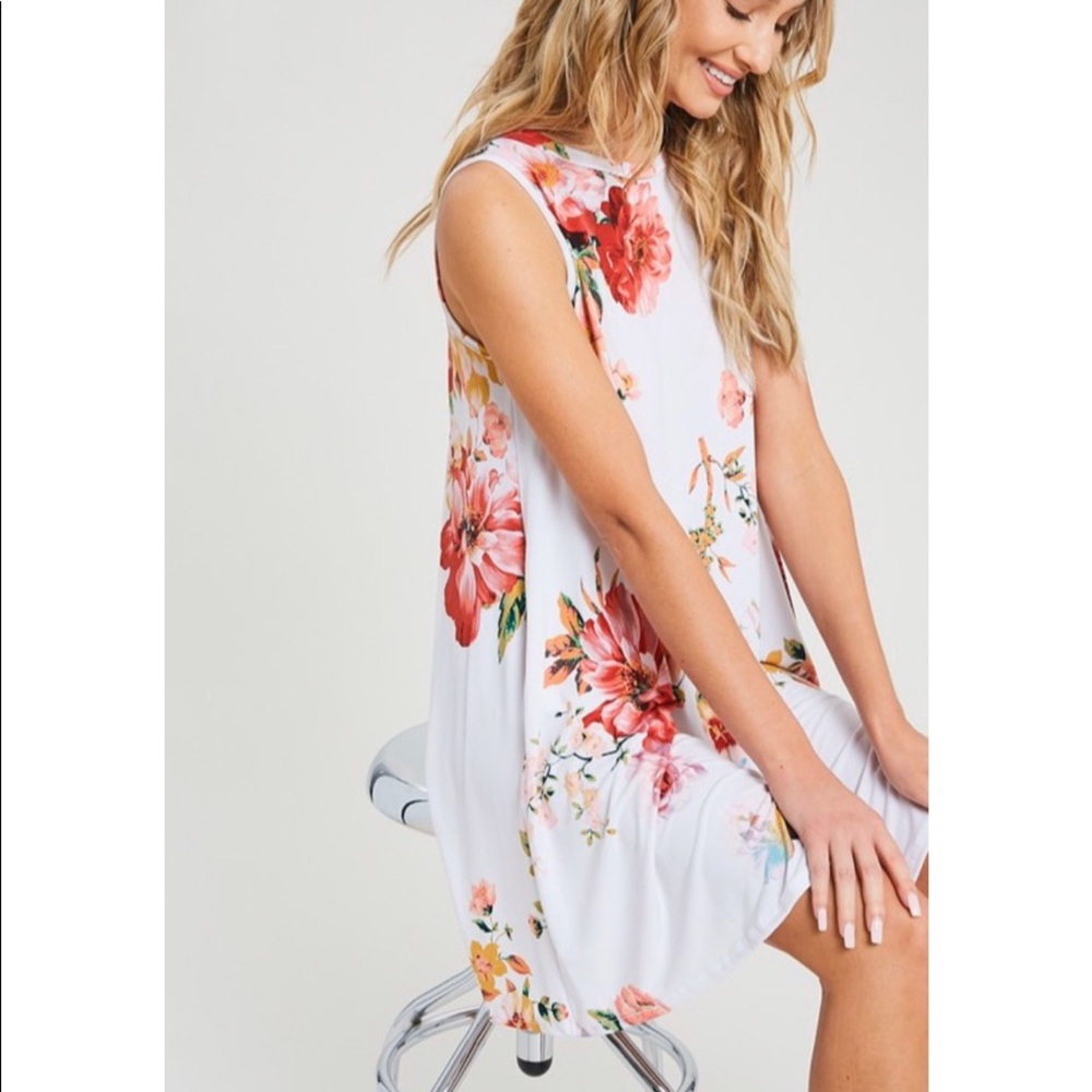 Last 2! Floral Shift Dress!🌺 - Picture 6 of 8